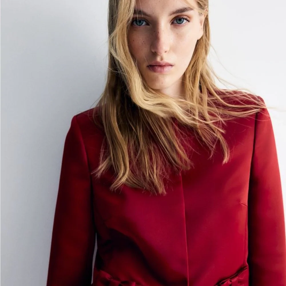 NWT H&M Elegant Red Skirt with Bow Accents - Picture 6 of 7